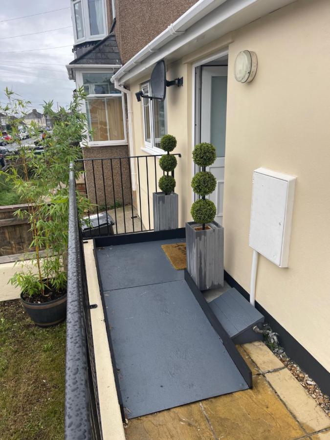 Two Bedroom Detached Modern Bungalow Close To Plymouth Argyle Fc Eksteriør billede